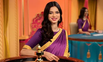 Tay cầm tiền và biểu tượng tài chính, minh họa quản lý vốn cược